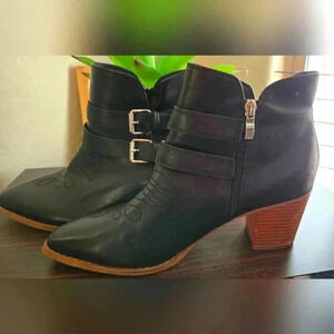 Women's size 9 black ankle heeled boots